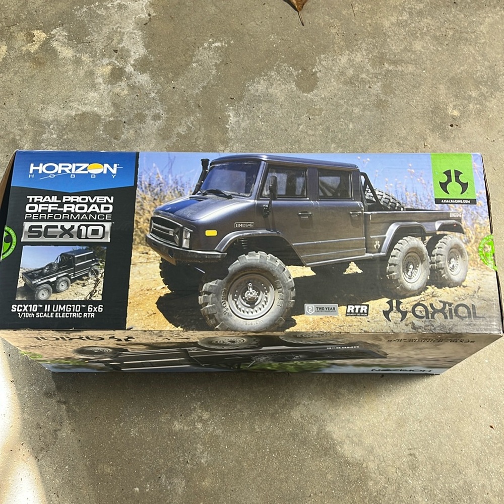 Horizon hobby 1/10SCX10 II UMG10 6x6 RockCrawler discontinued RTR Axial-AXI03002